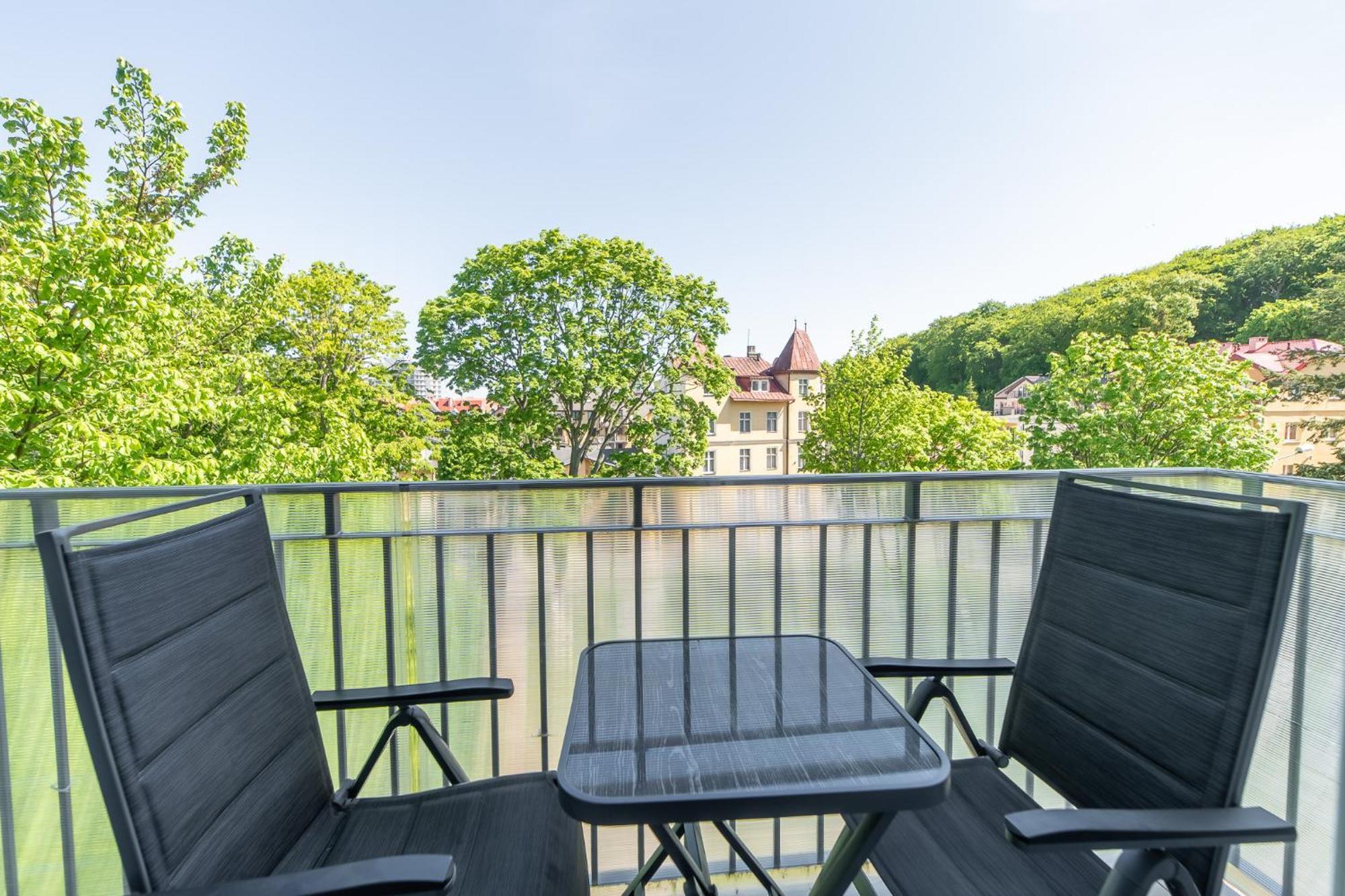 Seaside Breeze Stylish Apartment Balcony & Parking By Noclegi Renters Miedzyzdroje Bagian luar foto